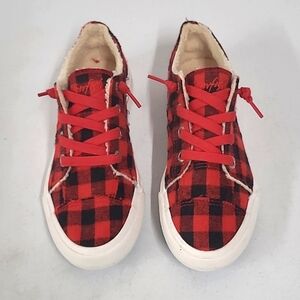 Super cute blowfish malibu sneakers new without tags size 8.